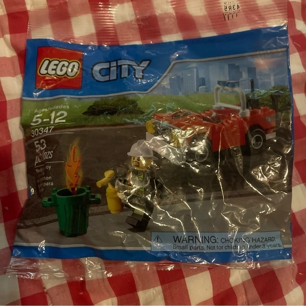 NEW! LEGO CIty 30347 Fire Car Fire Man Trash Can on Fire Extinguisher Poly Bag